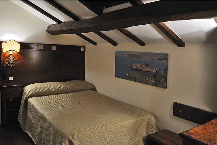 Room 3 of 9