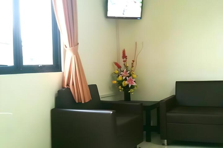 Lounge 14 of 19