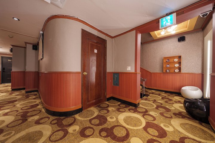 Ballroom/Hall 15 of 22