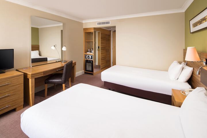 Room 10 of 90