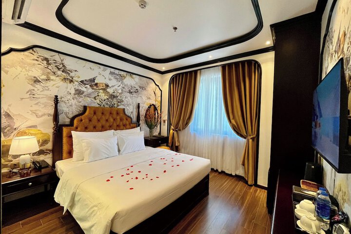 Room 3 of 165