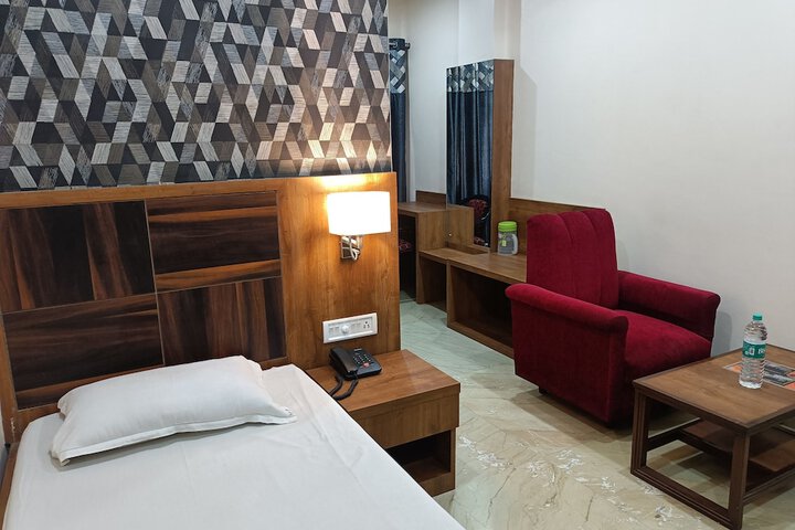 Room 8 of 37