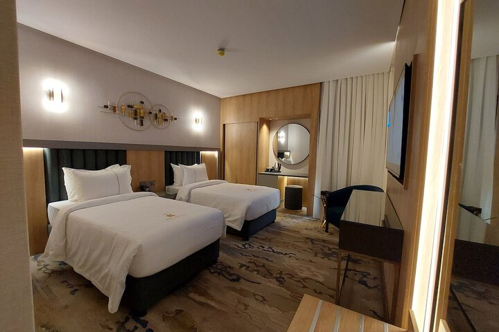 Room 13 of 36