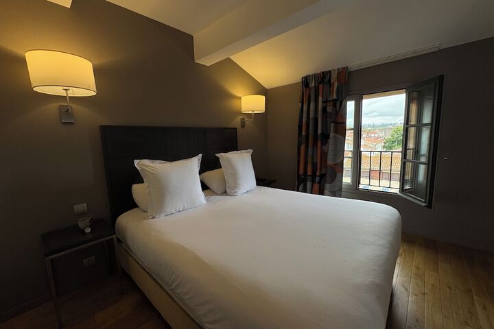 Room 15 of 102