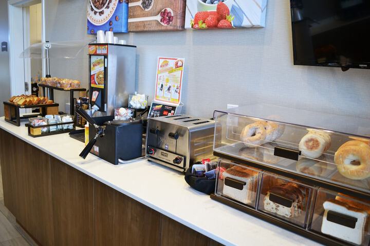 Breakfast/Coffee Service 56 of 65