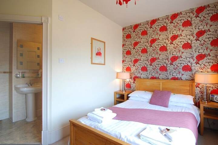 Room 11 of 28