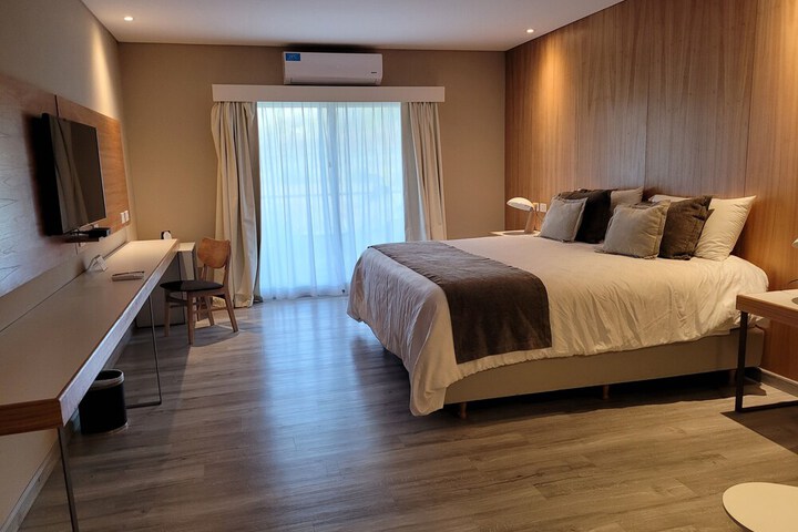 Room 3 of 32
