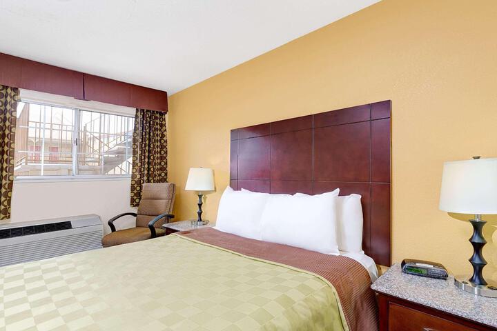 Queen Bed Accessible (12 of 17)