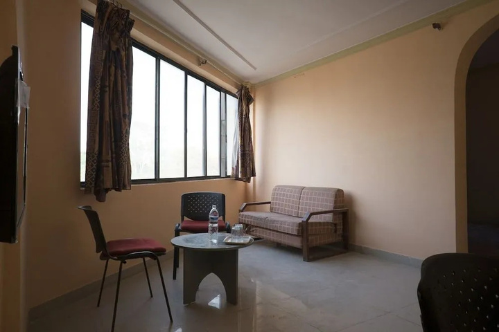 Room 5 of 12