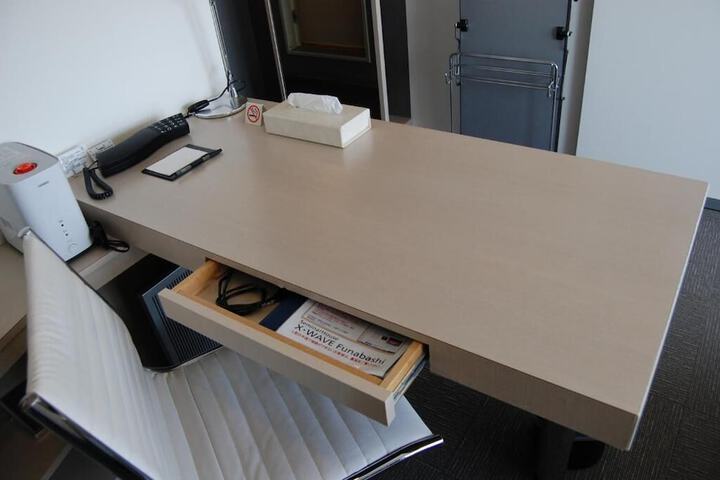 Room 10 of 28