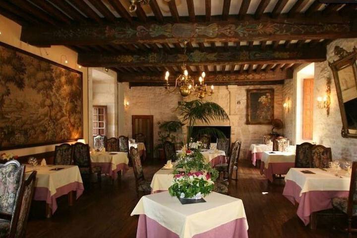 Dining 70 of 153