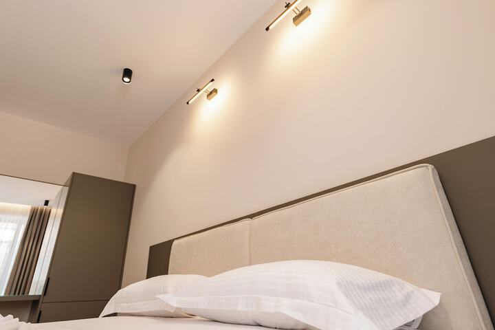 Room 6 of 37