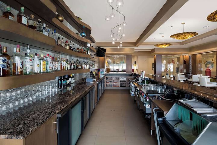 Lounge 73 of 88