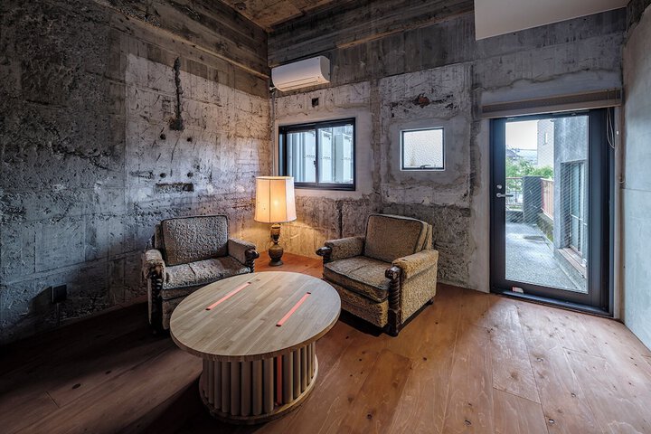 Room 30 of 49