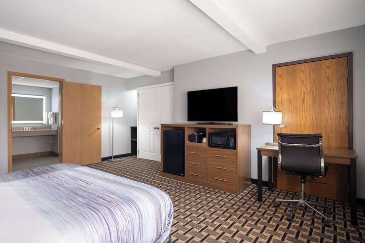 2 Queen Beds (8 of 14)