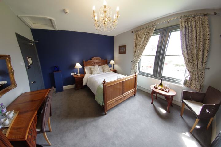 Room 3 of 60