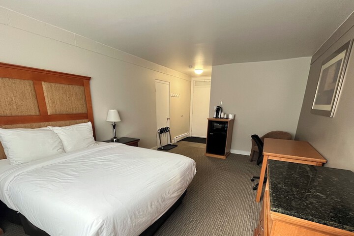 Room 18 of 38