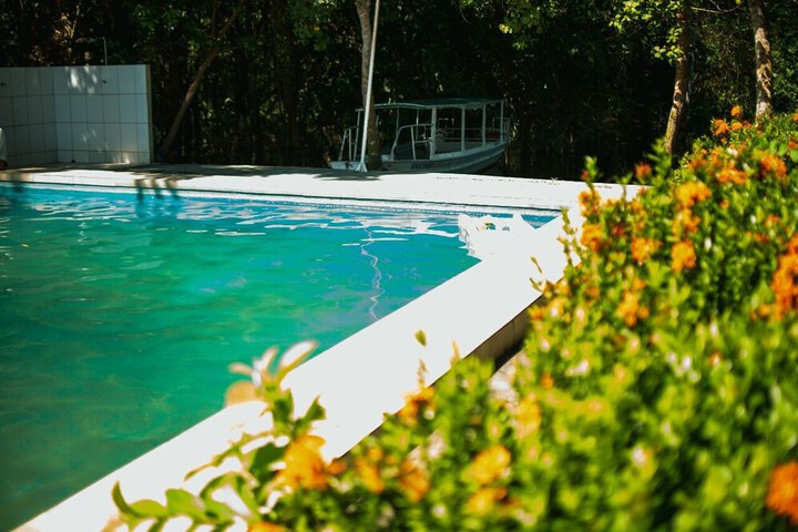 Pool 35 of 136