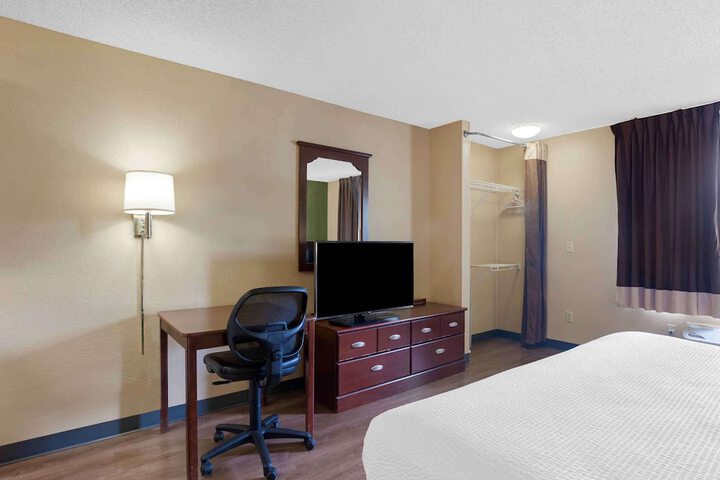 Suite 10 of 30