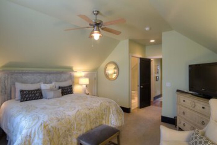Room 13 of 23