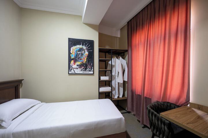 Room 5 of 23