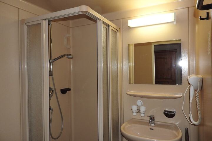 Room 14 of 22