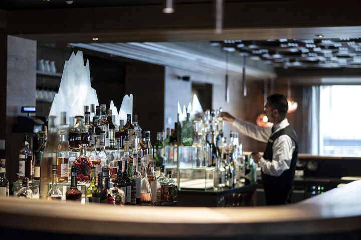 Lounge 83 of 91