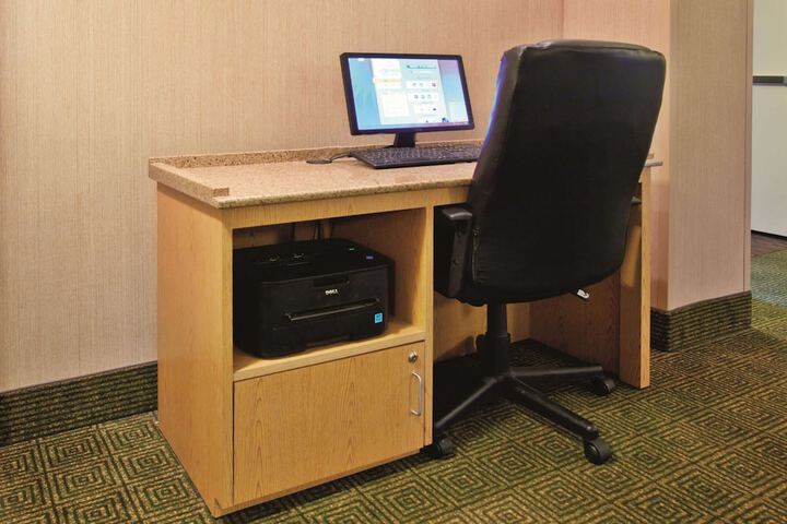 Business Center 70 of 79