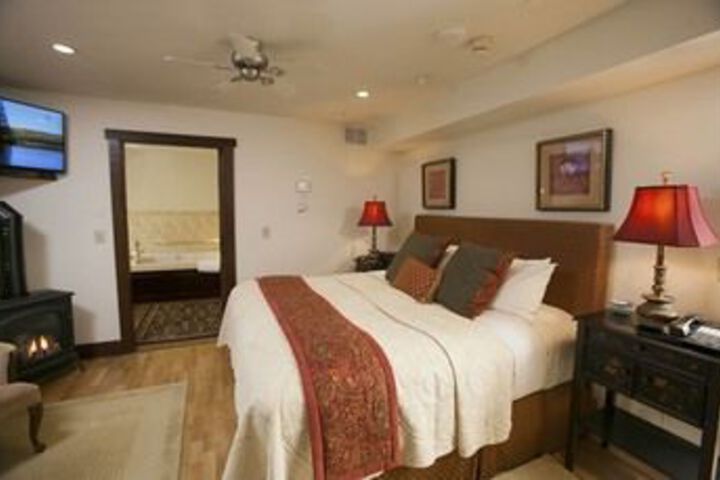 Room 32 of 62