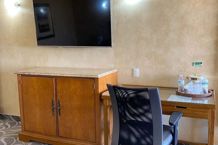 Room 11 of 27