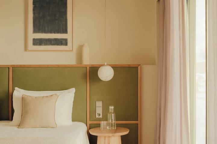 Room 5 of 74