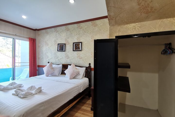 Room 18 of 90