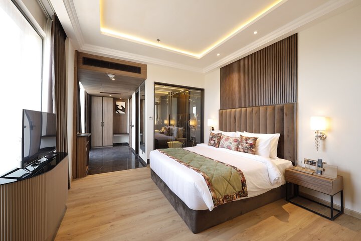 Room 3 of 52