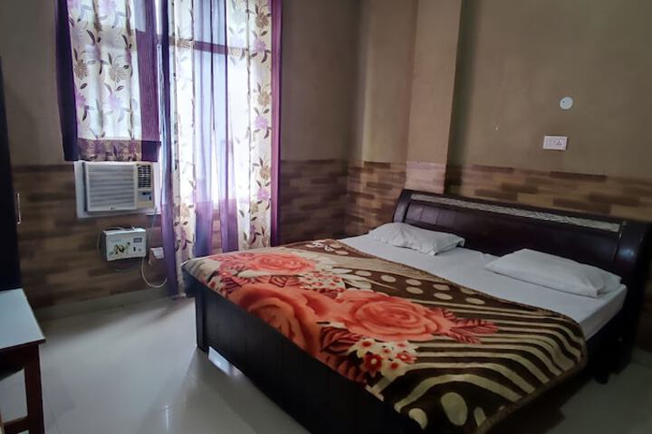 Room 27 of 69