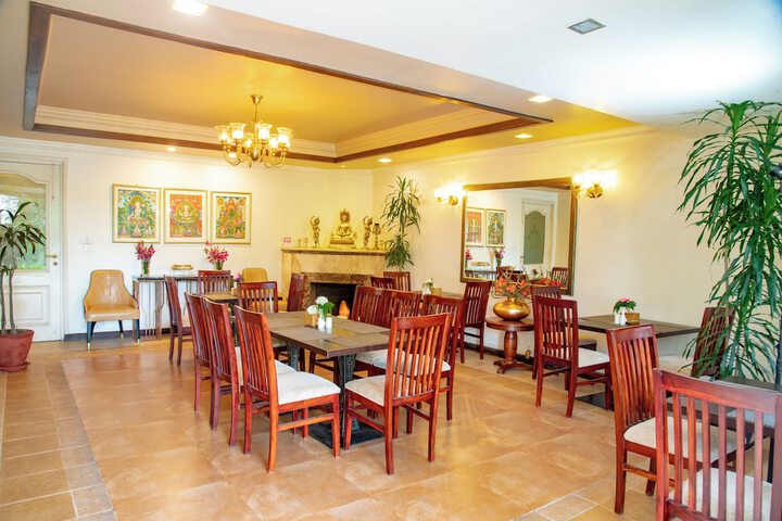 Dining 19 of 25