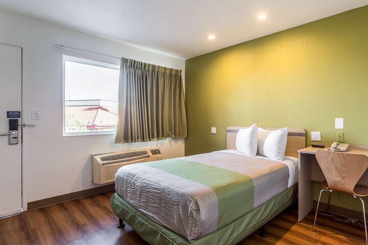 Room 4 of 29