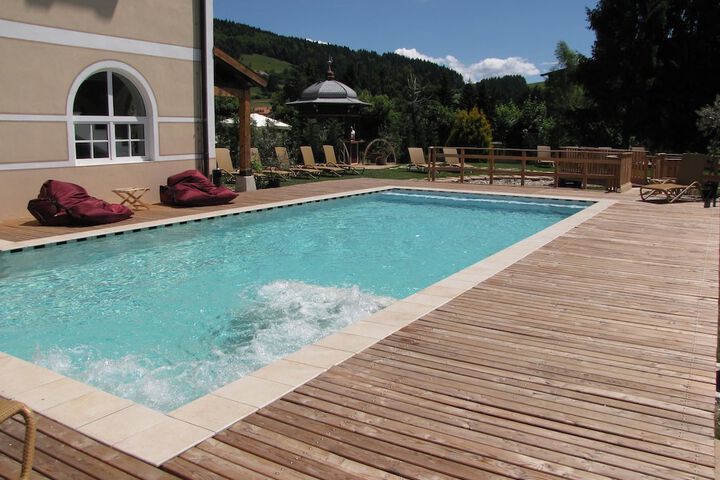 Pool Hotel