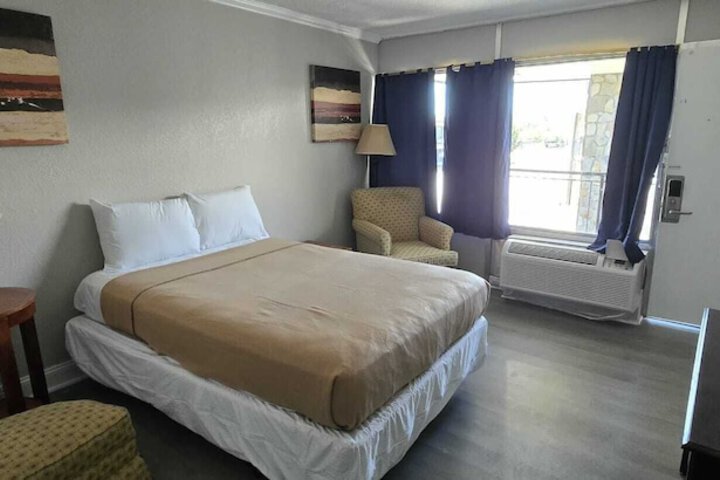 Room 12 of 66