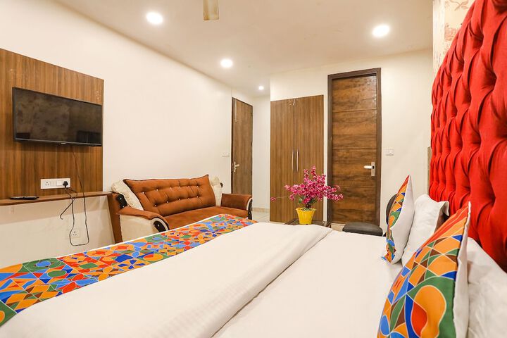 Room 14 of 33