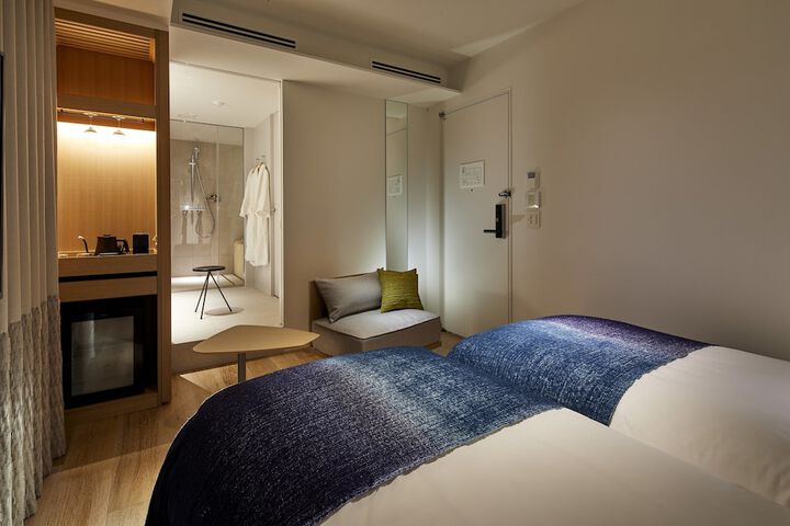 Room 3 of 40