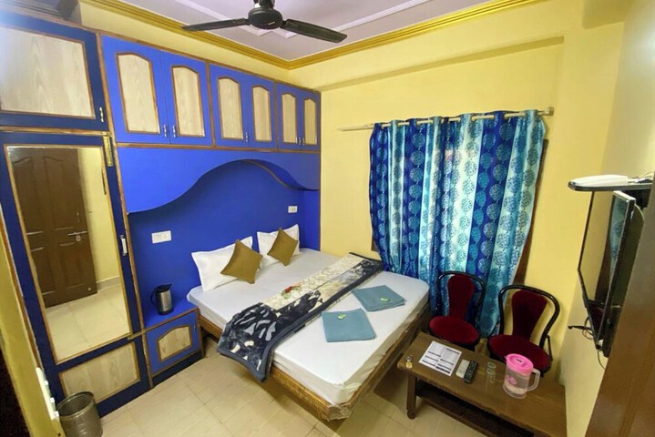 Room 12 of 18