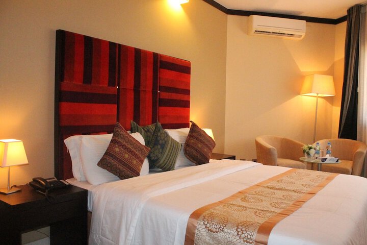 Room 15 of 100