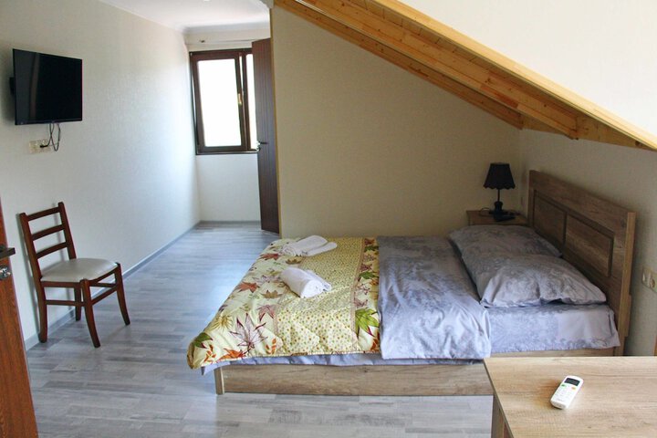 Room 25 of 37