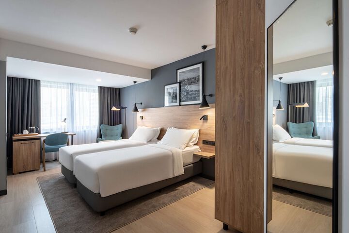 Room 33 of 131