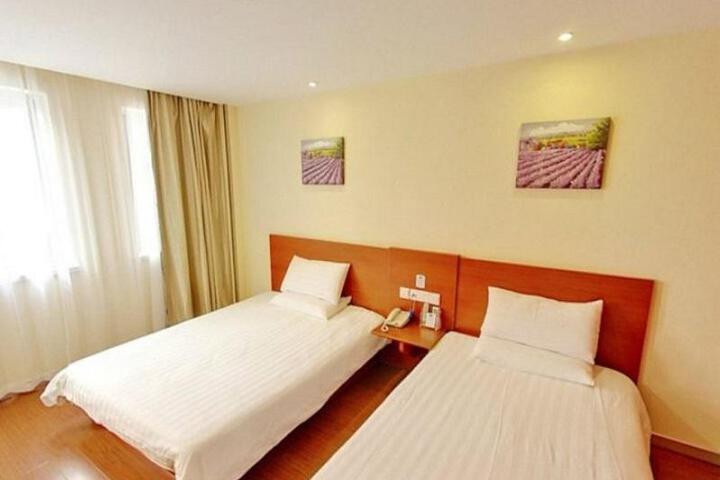 Room 3 of 8