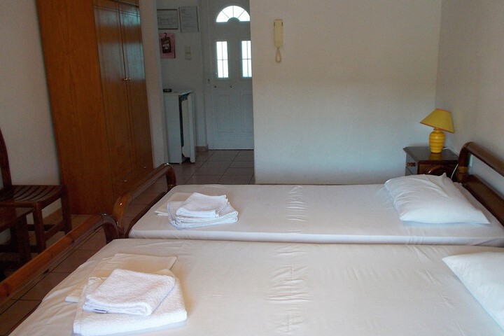 Room 4 of 33