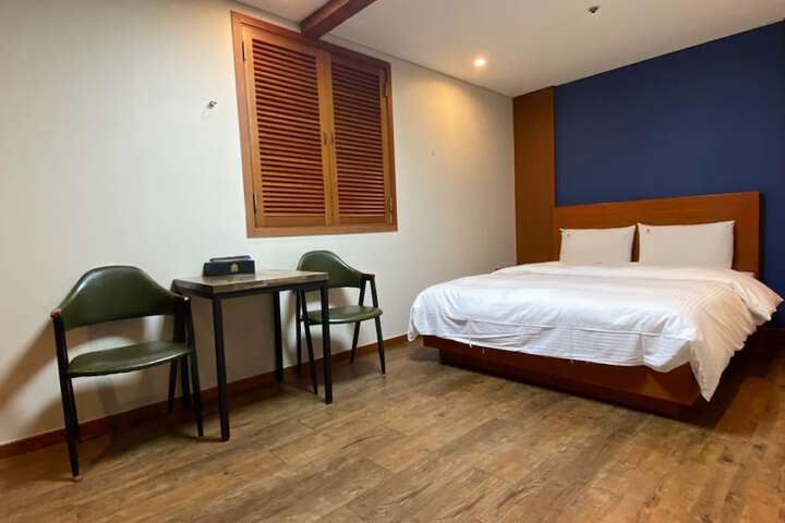 Room 10 of 73