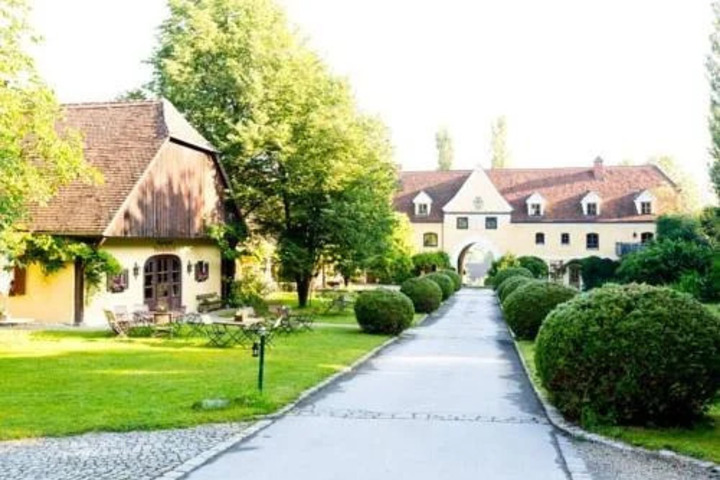 HOCHZEITSSCHLOSS OBERMAYERHOFEN