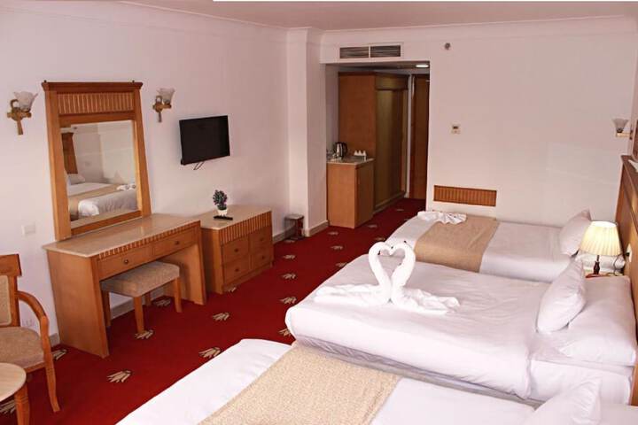 Room 33 of 109
