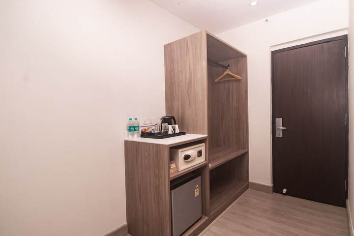 Room 9 of 75